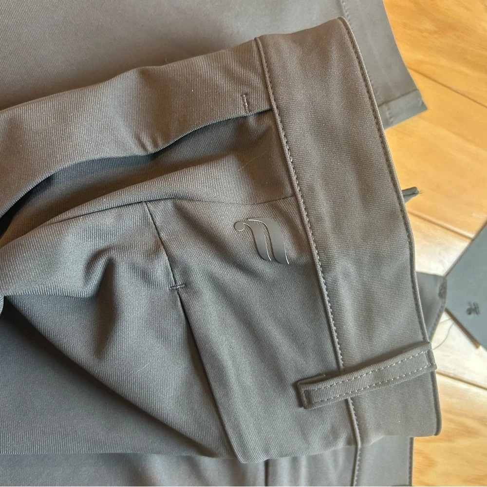NWT Fabletics The Don Men's 5-Pocket Trouser Pants in Onyx (Gray)